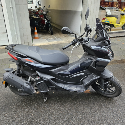 Aprilia SR GT 125  schwarz 3.500 €
