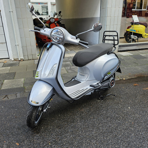 Vespa Primavera Elettrica 70 6.400 €