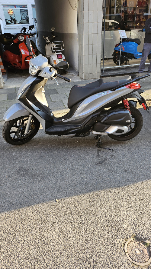 Piaggio Medley S 125 grau 2.800 €